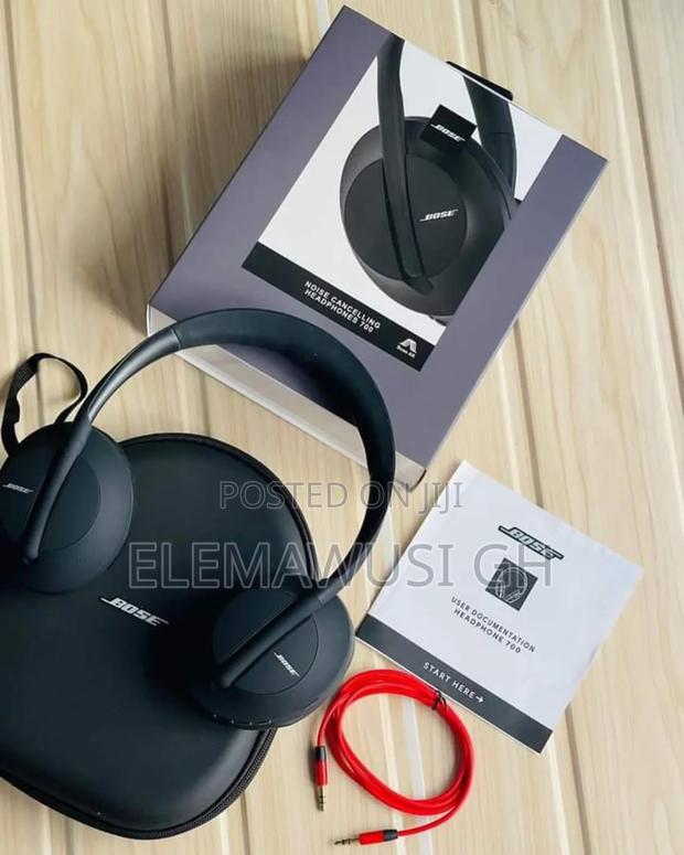 Bose 700 Wireless Headset With Case ( Noise Cancelation ) · Photo 1