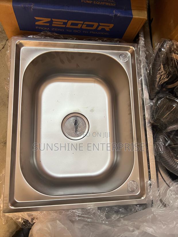 Armless Sink · Photo 2