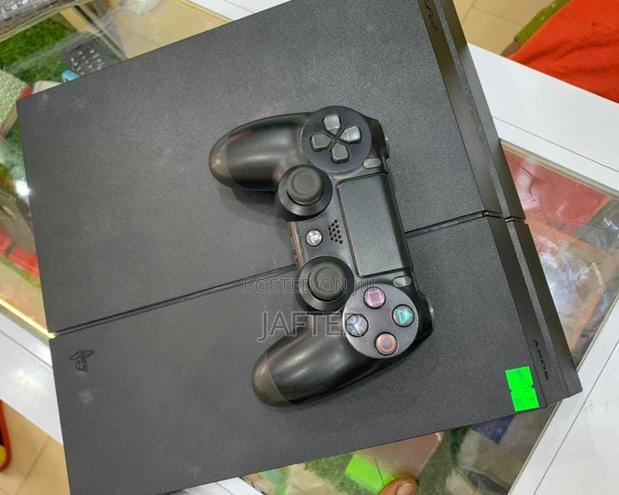 Ps4 Console Loaded With Fifa 27and 5 Games · Photo 2