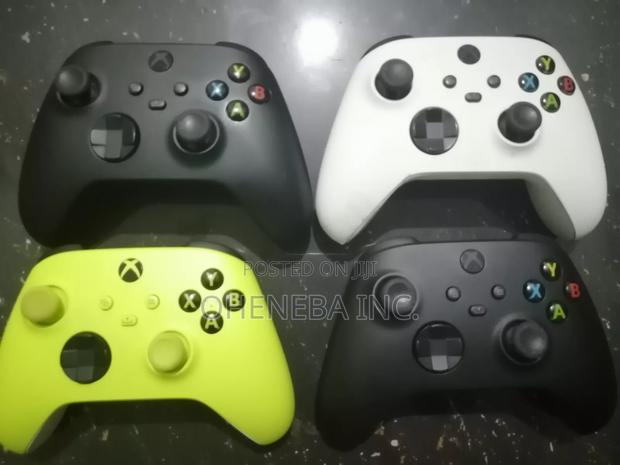 Xbox Series S Original Wireless Controllers · Photo 1