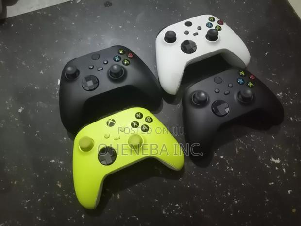 Xbox Series S Original Wireless Controllers · Photo 3