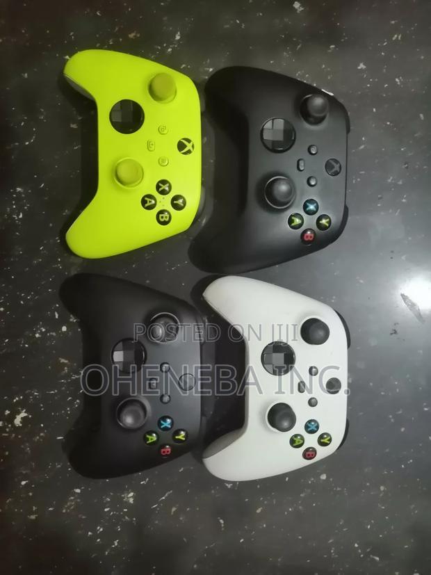 Xbox Series S Original Wireless Controllers · Photo 4