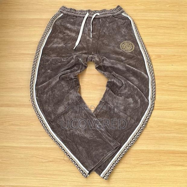 High Quality Unisex Joggers · Photo 1