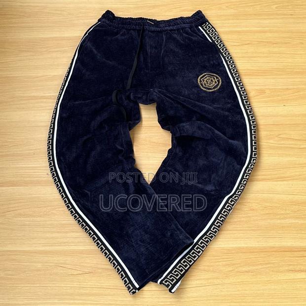 High Quality Unisex Joggers · Photo 4