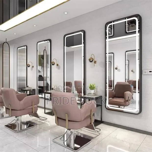 Salon Led Mirror, Available in Black and Gold · Photo 2