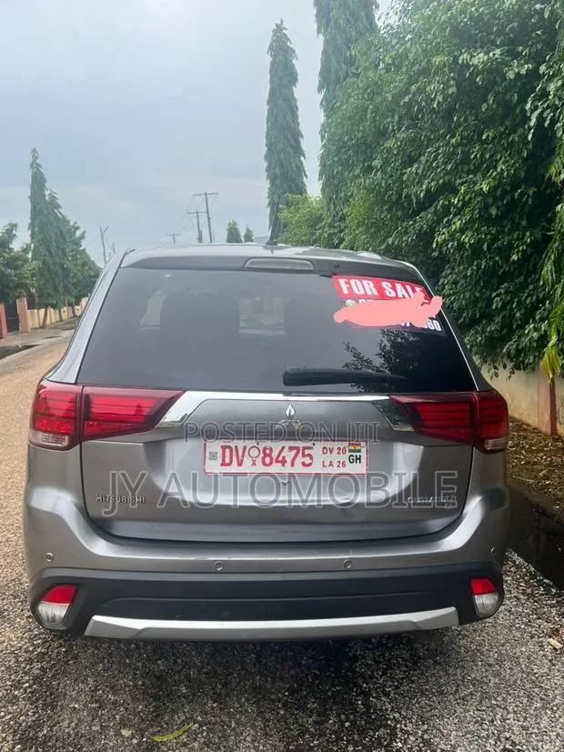 Mitsubishi Outlander 2016 Silver · Photo 1