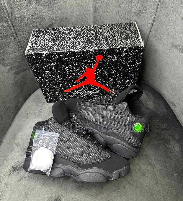 Air Jordan Retro 13 Black Cat · Photo 2
