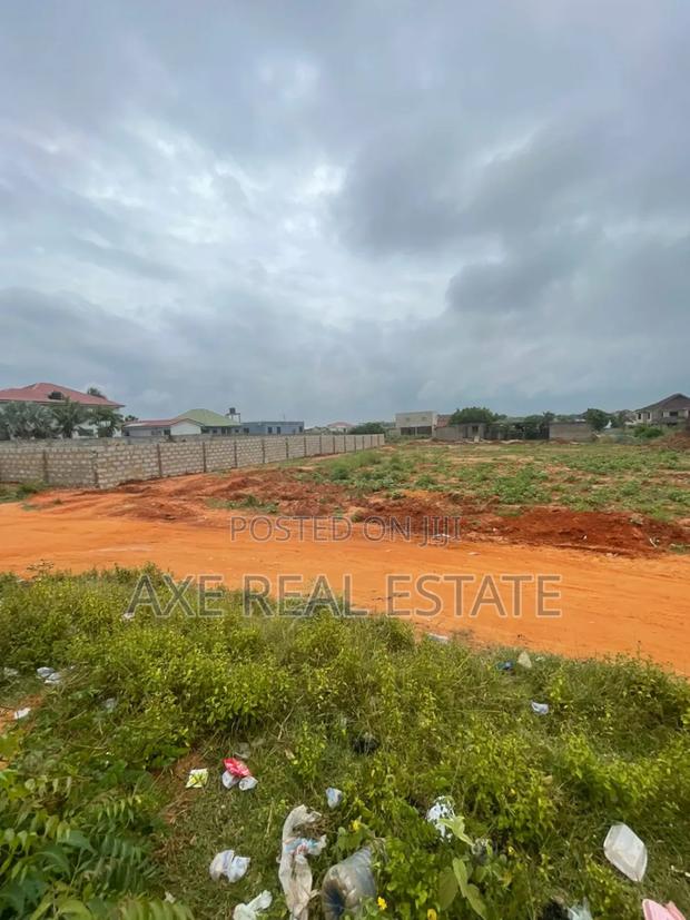 Acquire Half Plot + Free Documents - Afienya - Shai Hills · Photo 2
