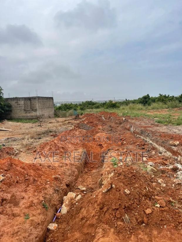 Titled Full Plots // Free Documents at Oyibi - Appolonia · Photo 1