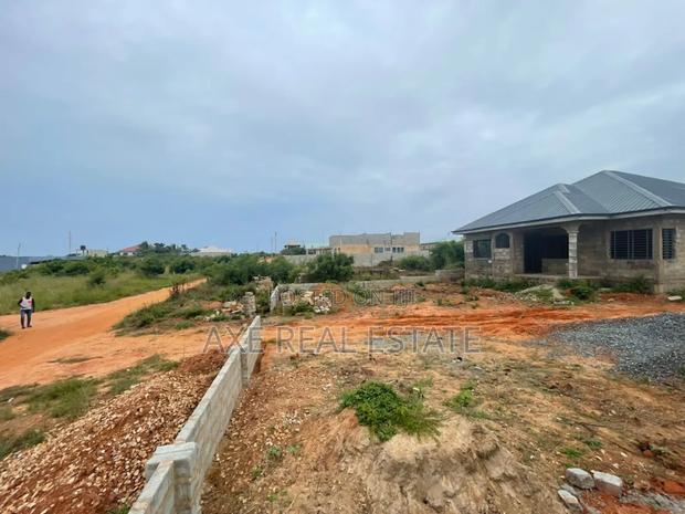 Get Half Plot // Developed Location - Tema Community 25 · Photo 3