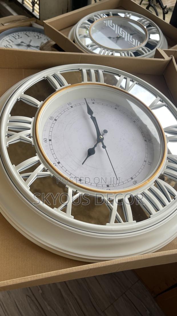Clock Available · Photo 1