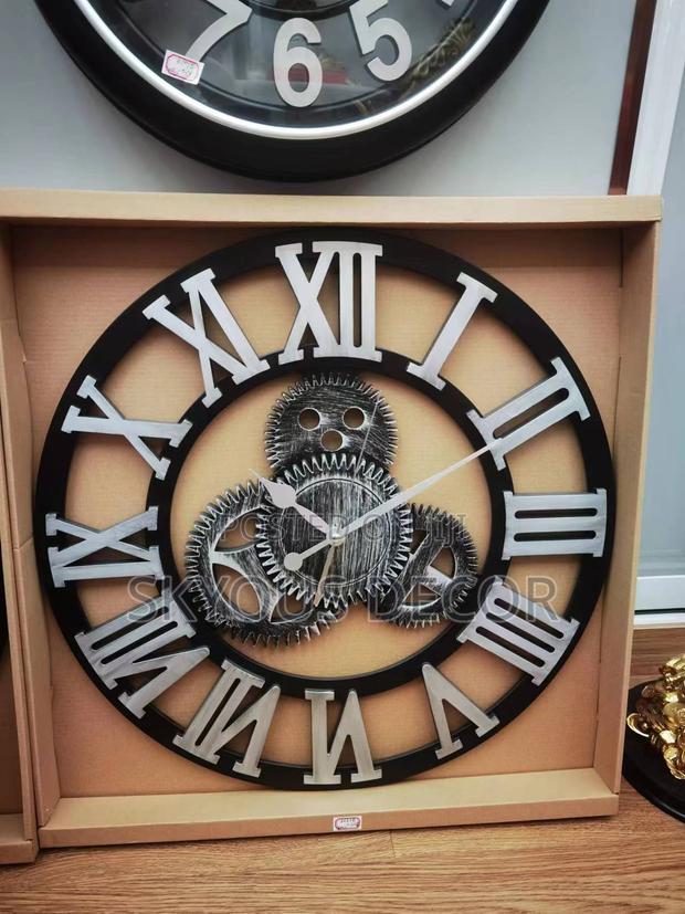 Original Unique Wall Clock · Photo 1
