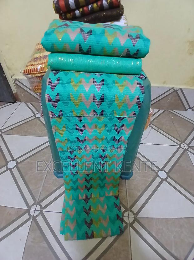 Quality Handwoven Kente · Photo 2