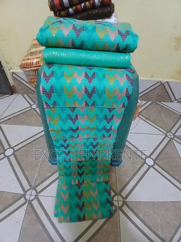 Quality Handwoven Kente · Photo 3