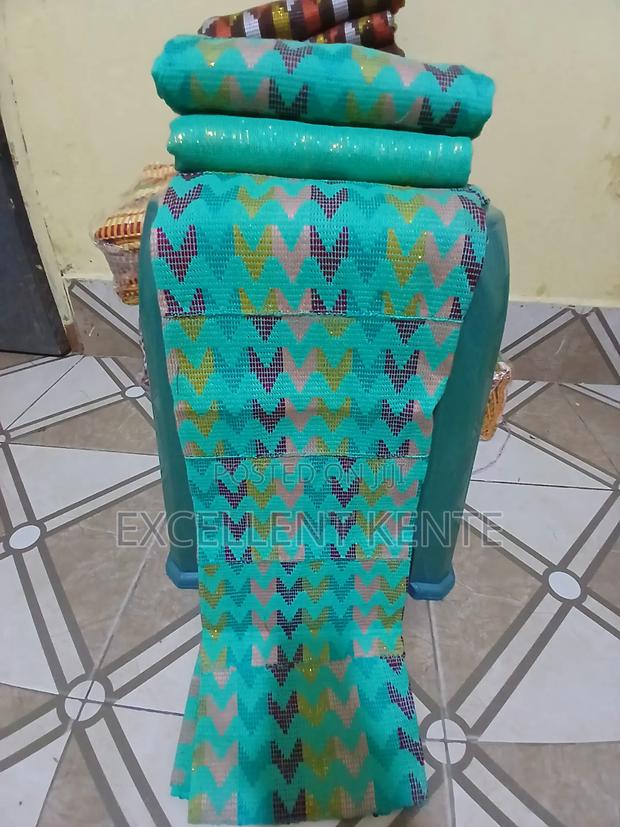 Quality Handwoven Kente · Photo 6
