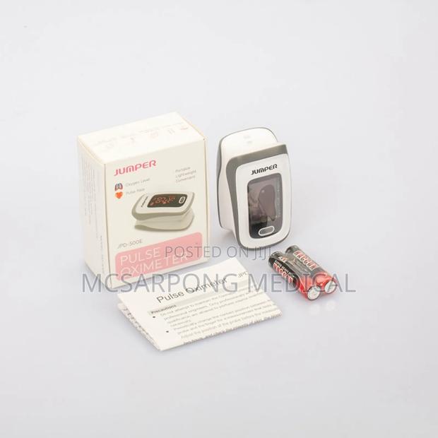 Finger Tip Pulse Oximeters · Photo 2