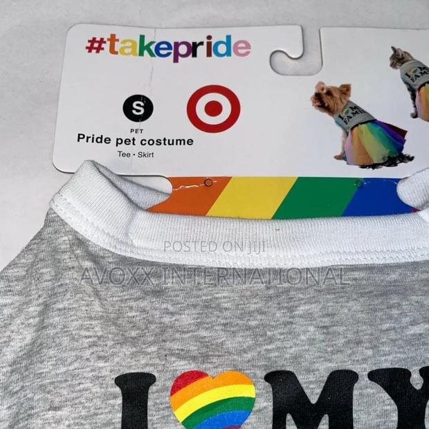 NWT Dog Cat Rainbow Gray Pullover I Love My Family Shirt · Photo 4