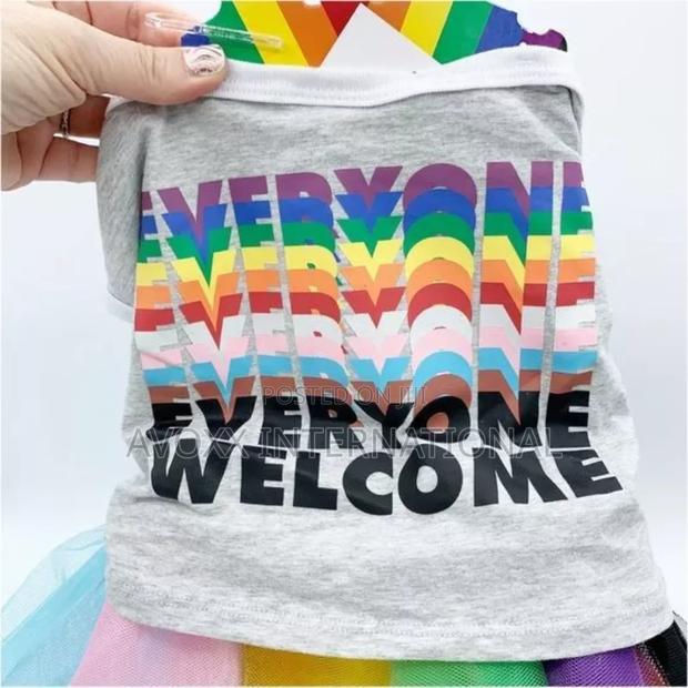NWT Dog Cat Rainbow Gray Pullover I Love My Family Shirt · Photo 2