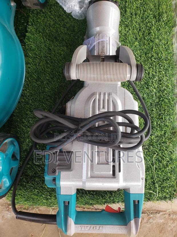 Total 1700w Demolition Breaker · Photo 2