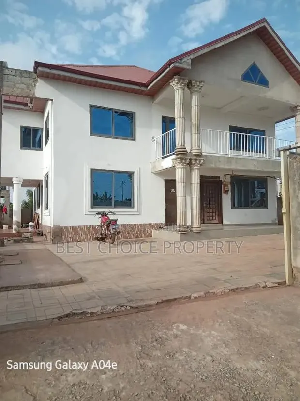 5bdrm House in East Amrahia, A&C Mall Area for sale · Photo 1