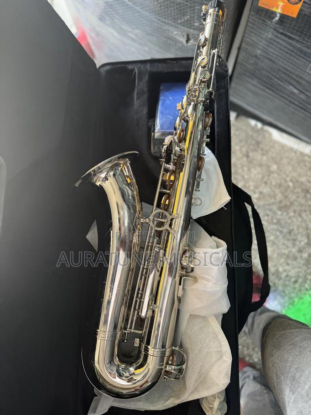 Tenor Saxophone · Photo 3