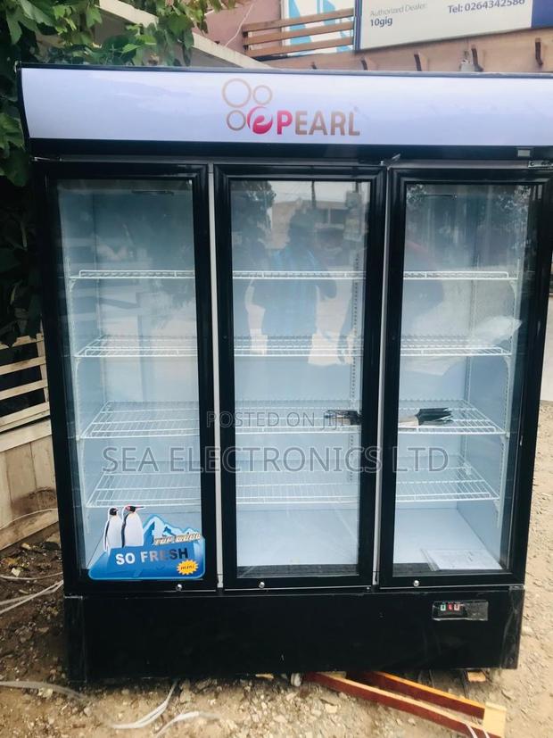 3 Doors Pearl Display Fridge · Photo 1