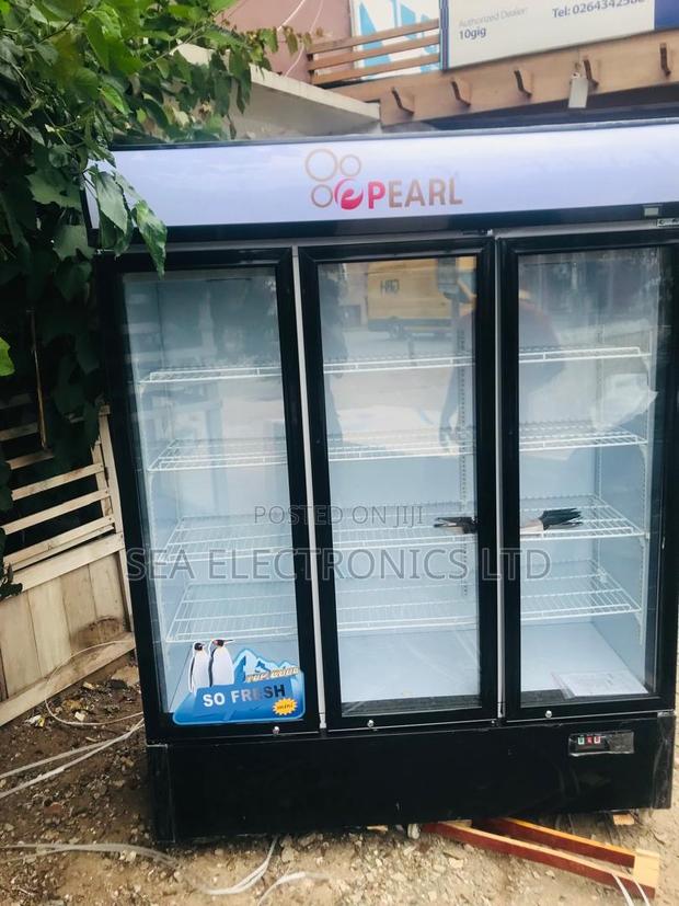 Super Showcase Pearl 3 Doors Fridge · Photo 1
