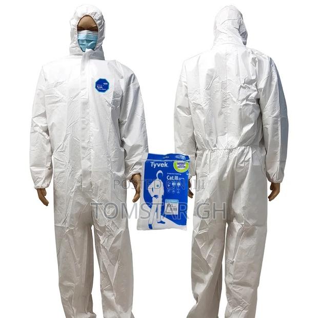 Tyvek Disposable Coverall · Photo 3