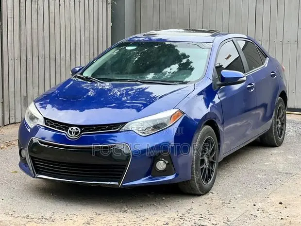 Toyota Corolla 2016 Blue · Photo 1
