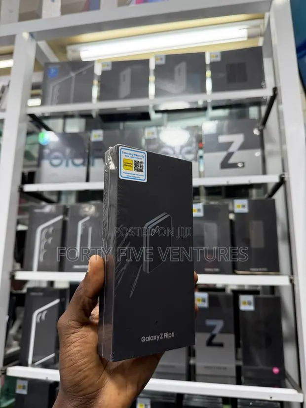 New Samsung Galaxy Z Flip6 256 GB White · Photo 1