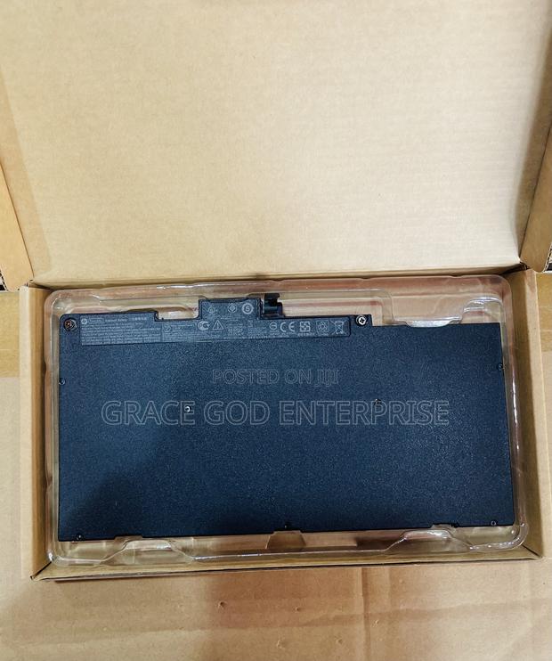 Original HP/COMPAQ TA03XL Laptop Battery · Photo 2