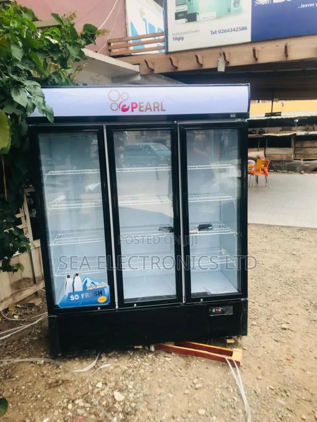 950litres 3 DOORS Display Fridge at Cool Price · Photo 1