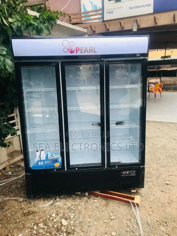 950litres 3 Doors Display Beverage Cooler · Photo 1