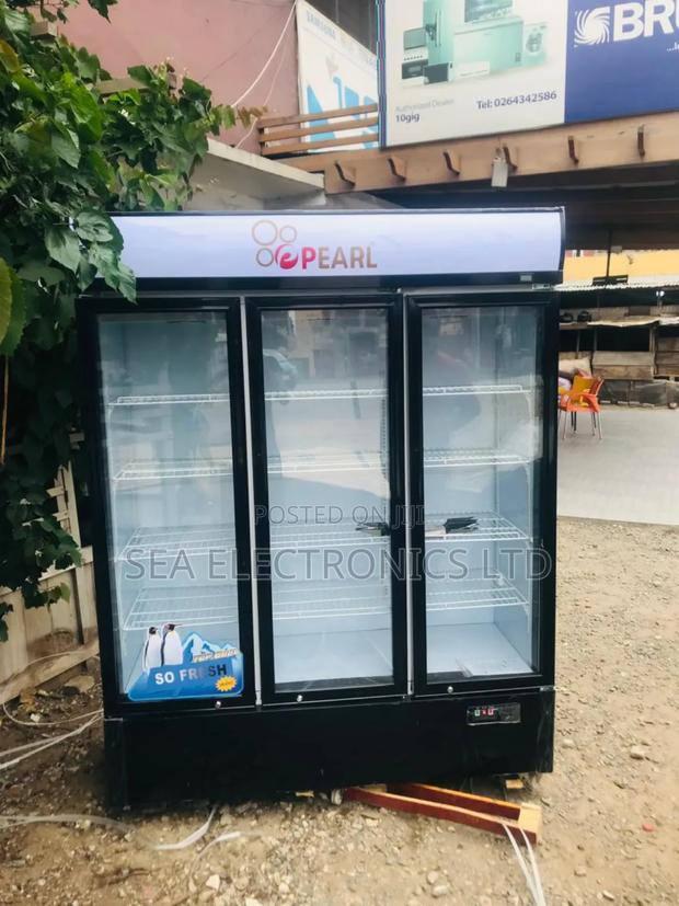 Genuine Pearl 950litres 3 Doors Display Fridge · Photo 1