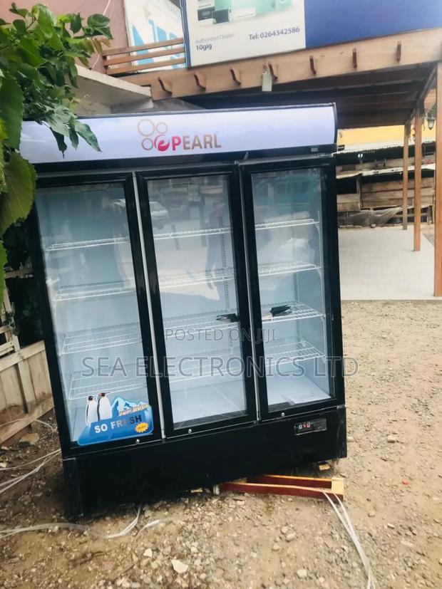 950litres 3 Doors Display Fridge Fresh in Box · Photo 1