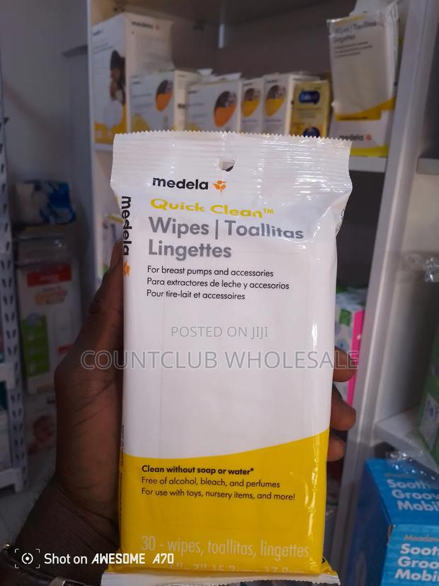 Medela Quick Clean Wipes for Breast Pump and Accessories. · Photo 1