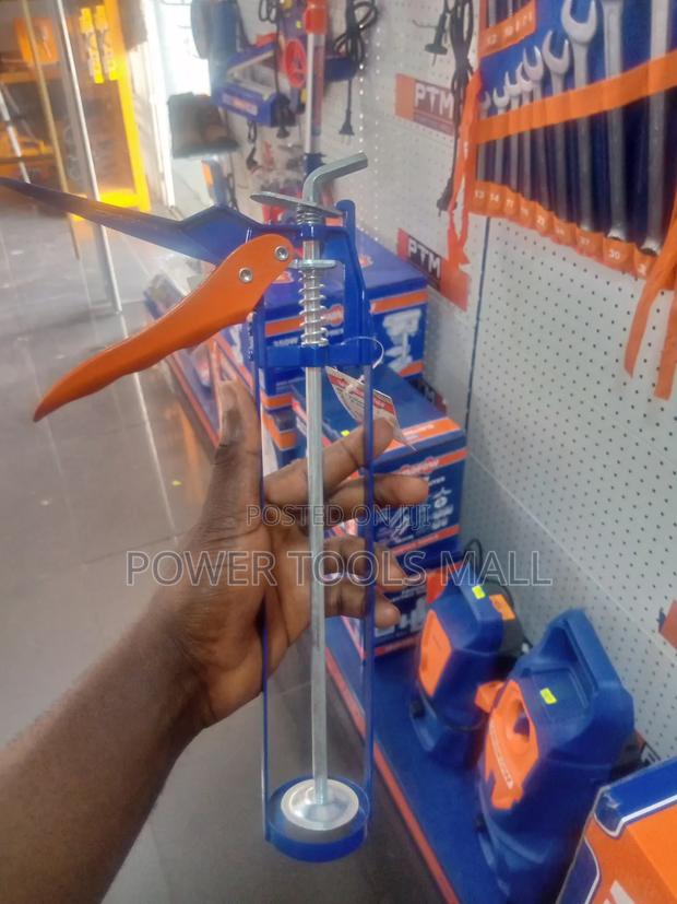 Wadfow Caulking Gun · Photo 1