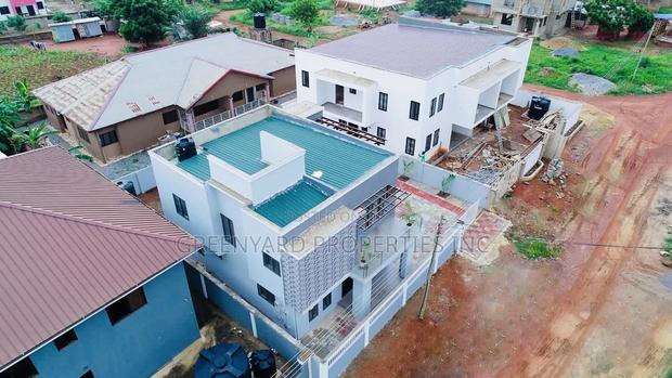 4bdrm Duplex in Oyarifa for sale · Photo 3