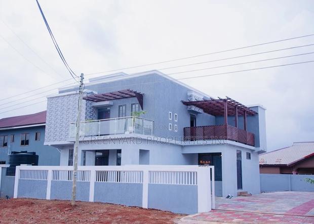 4bdrm Duplex in Oyarifa for sale · Photo 2