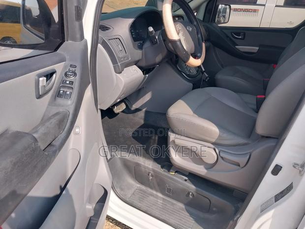 Hyundai Starex 2014 White · Photo 6