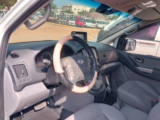 Hyundai Starex 2014 White · Photo 7