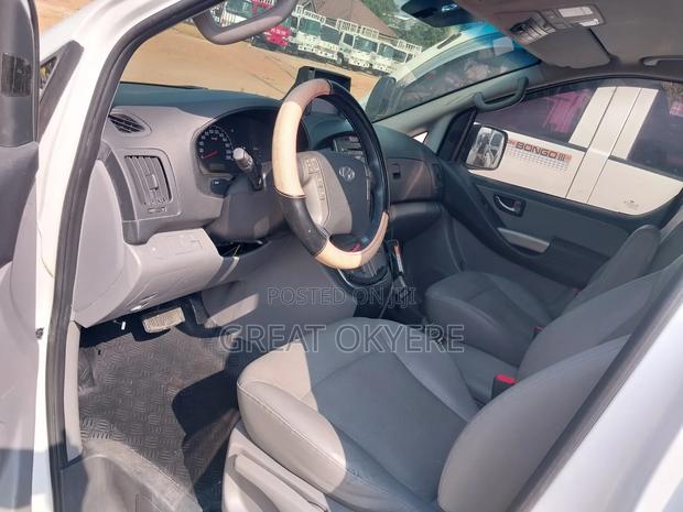 Hyundai Starex 2014 White · Photo 8