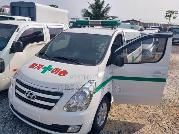 Hyundai Starex 2014 White · Photo 2