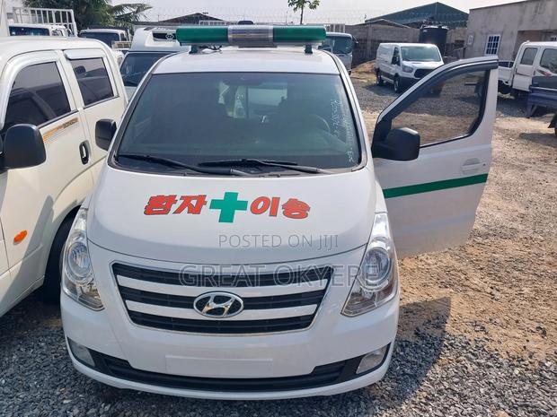 Hyundai Starex 2014 White · Photo 1