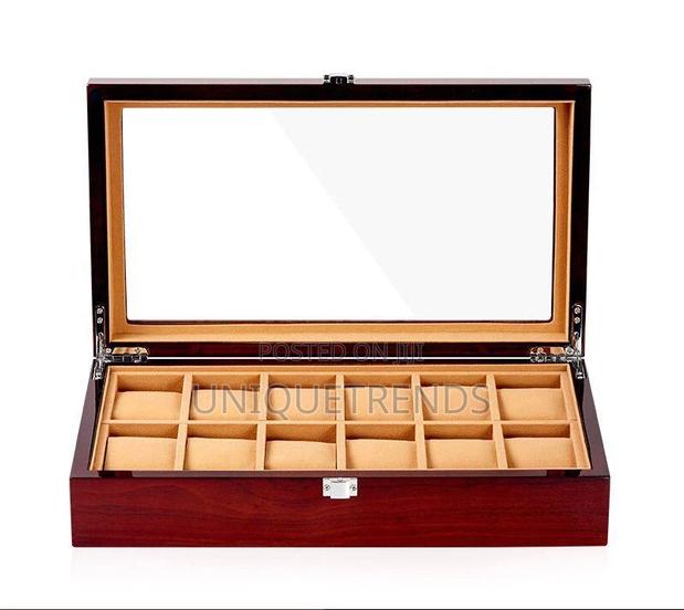 12 Slots Watch Box, Made of Glass and Wood · Photo 2