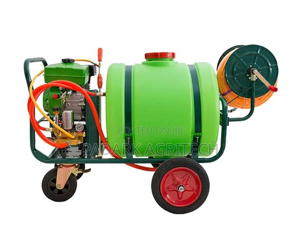 100L Boom Sprayer · Photo 1
