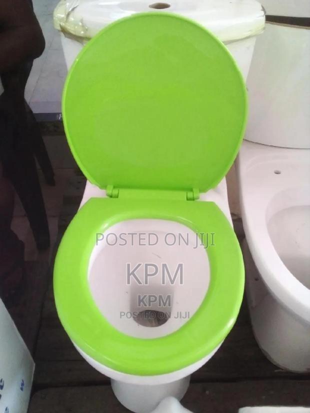 Coloured Toilet Seat Cover · Photo 1