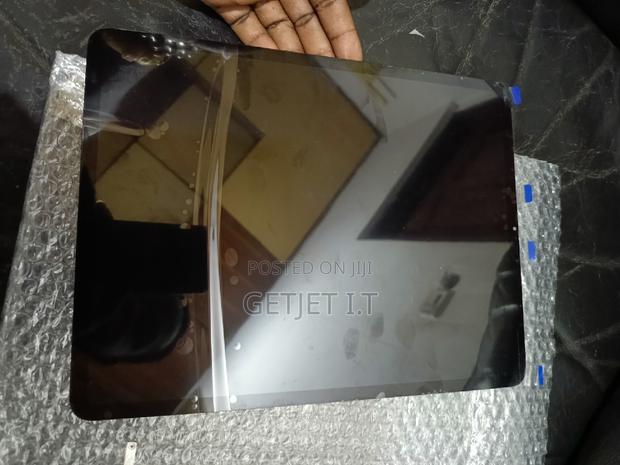 12.9 iPad Screens Available for Sale · Photo 2