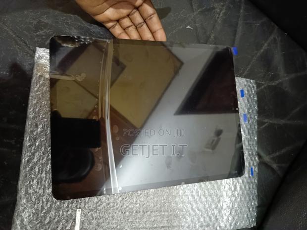 12.9 iPad Screens Available for Sale · Photo 3