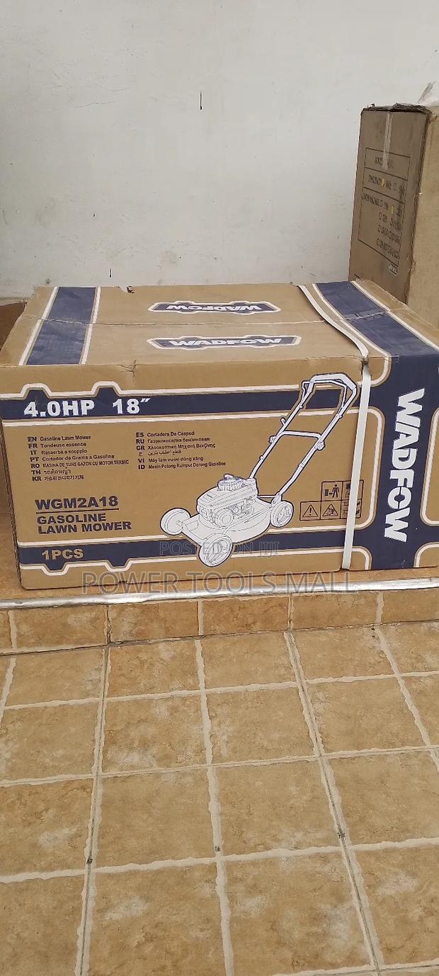 Wadfow Gasoline Lawn Mower 18" WGM2A18 · Photo 1